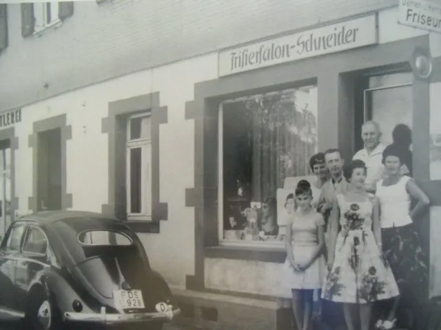 Historische Aufnahme des Salons vor der Renovierung 2003